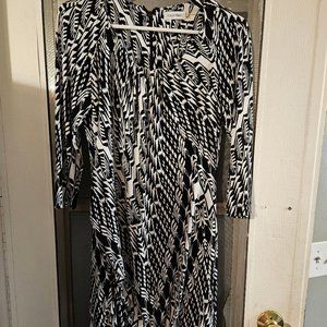 Calvin Klein dress with abstract design and ruched sides sz 10